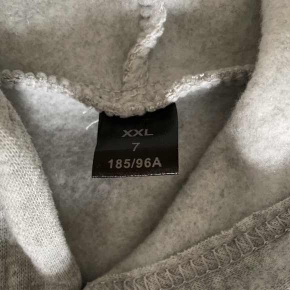 Mr. Beast Crop Hoodie! - Picture 6 of 9